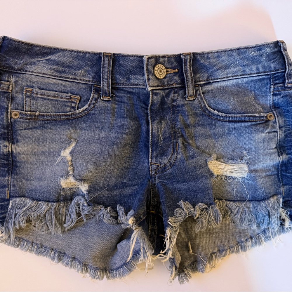 💙👖Express Distressed Blue Denim Shorts